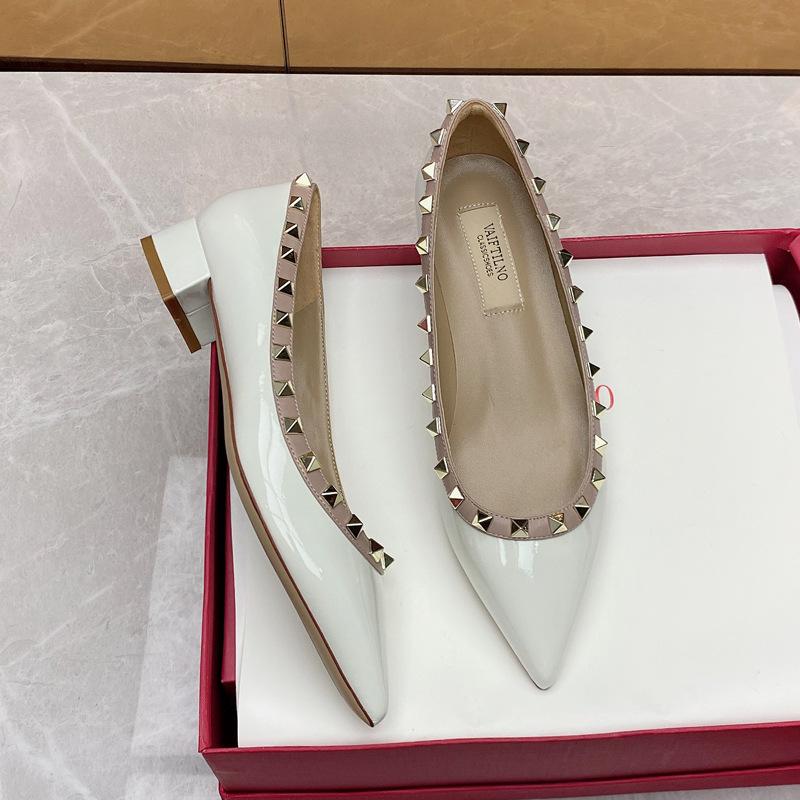 Spring and Summer New Versatile Rivet Pointed Shoes Medium High Heels Light Mouth Shoes Thick Heel Willow Nail Shoes Large Size Single Shoes Women