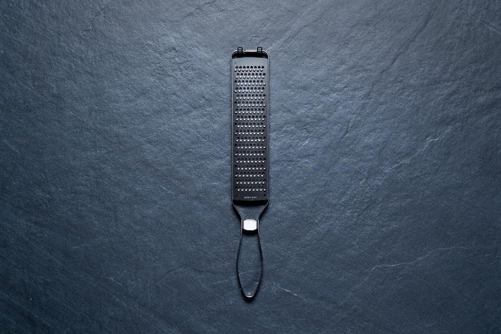 Iidaya Everoroshi Pro In Thin Slicing Grater Professional Stick Type Zester Grater JK06 (Made Japan/Compact/Stainless Steel)