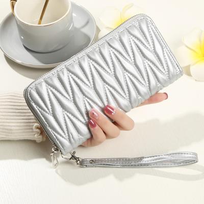 Cartera Clutch con Cremallera para Mujer - Cuero Metálico Acolchado Plateado de Gran Capacidad con Bolsillos para Tarjetas para Teléfono Dinero Esenciales Estilo Elegante