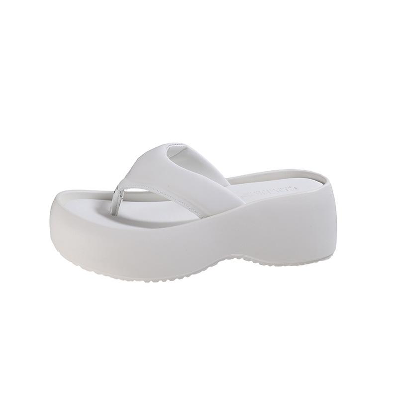 Internet celebrities thick-soled flip-flops shoes women's summer wear 2025 new fashion casual high-end beach sandals