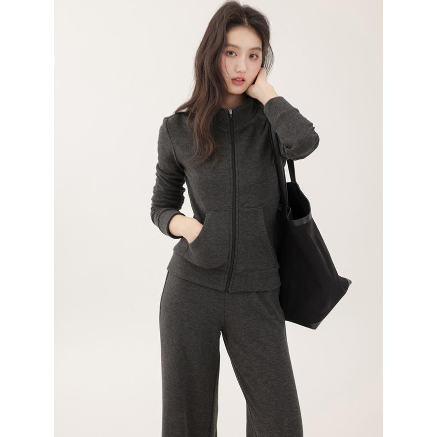Zweiteiliges Set für Damen: Sweatshirtjacke mit Stehkragen & Lässige Lange Hose für den Herbst