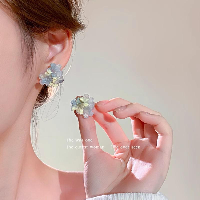 Chiffon Fairy Flower Earrings: Elegant, Delicate Studs with a Whimsical Forest-Inspired Design for a Gentle, Stylish Touch.