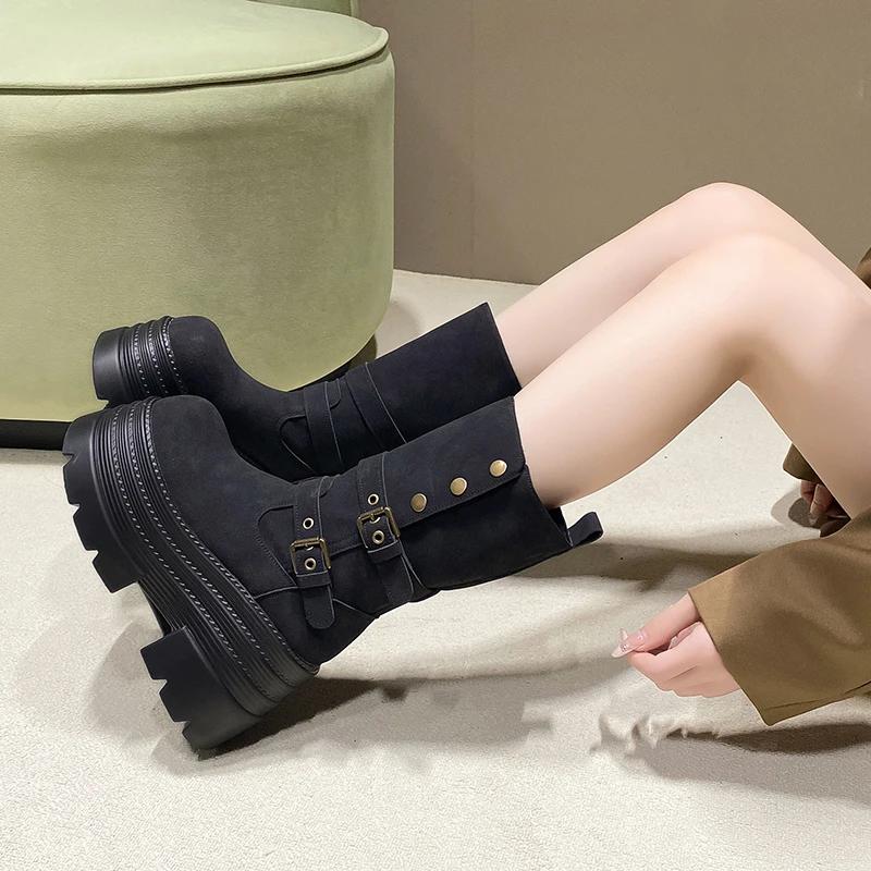 Móda 10CM Dámské platformové motorkářské boty Punk Nýtová přezka Popruh Bojové kotníkové boty pro ženy Silná podrážka Klínové podpatky Středně vysoké boty