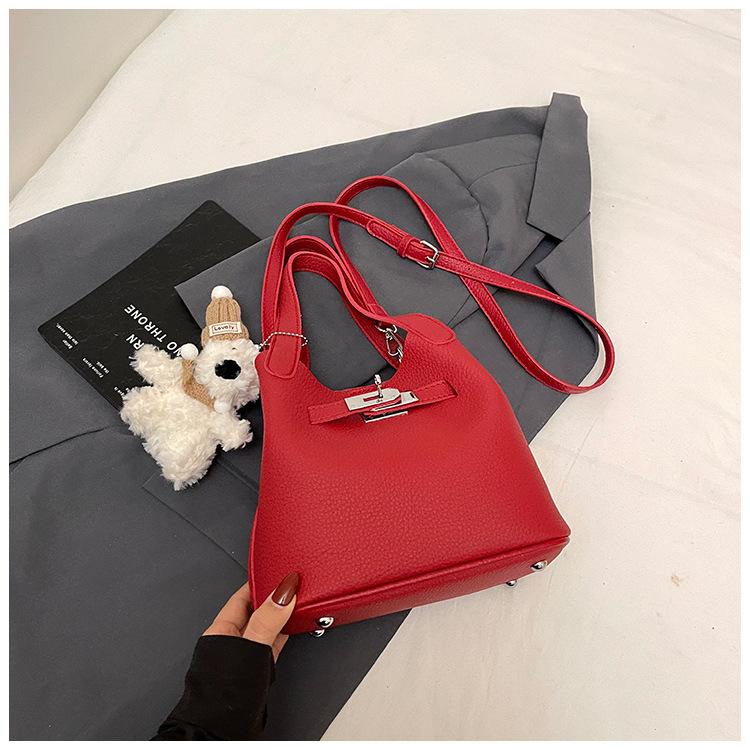 Fashion Small Bag Women's 2025 New Summer Versatile Messenger Bag Popular Handbag Bucket Bag