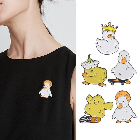 Cartoon Brooch Cute White/Yellow Duck Brooch Alloy Pins Elegant Costume Accessories Funny Animal Enamel Brooch Pin Bag Lapel Badge Jewelry Gift