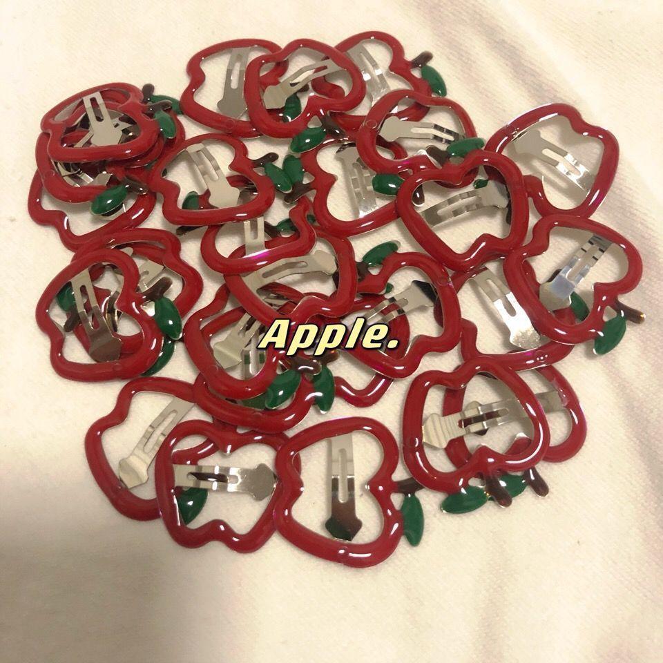Pince à Cheveux Cœur Fraise Colorée - Accessoire Cheveux Mignon et Polyvalent pour Femmes