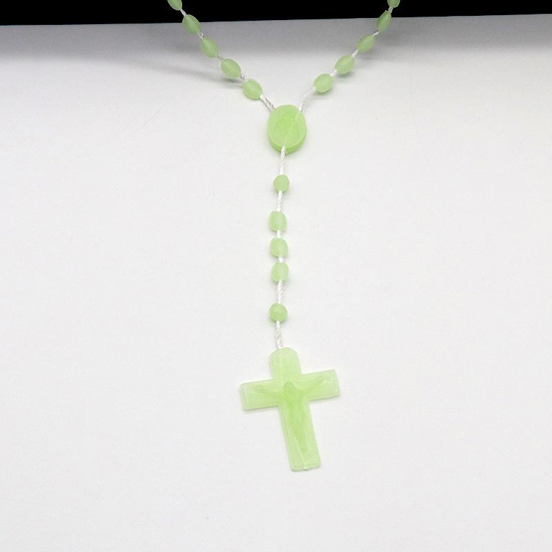 Svítící katolický kříž Krista Ježíše Plastový růženec Krucifix Náhrdelník Dekorace náboženského kostela Nástěnné kříže Suvenýry Dárky