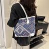 Chic Large Capacity Canvas Tote Bag For Women Fashionable Shoulder Bag With Zipper