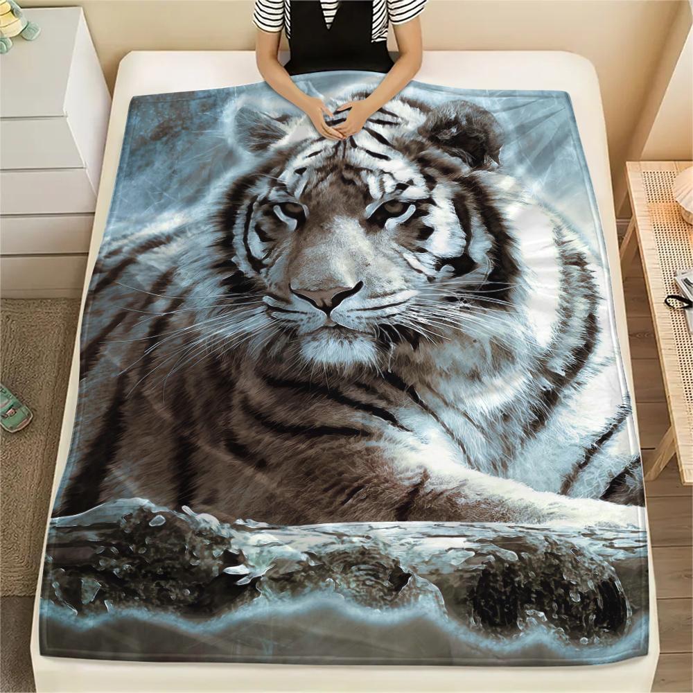 1Pc Lion Tiger Head Print Flannel Blanket, High Quality Comfortable for All Seasons, Home Decor, Warmth and Comfort, Perfect for Christmas Gifts