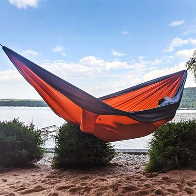 Rede de Camping Portátil de Nylon Paraquedas Cama Suspensa com 2 Tiras para Árvore Adequada para Mochilismo Praia Pátio e Terraço