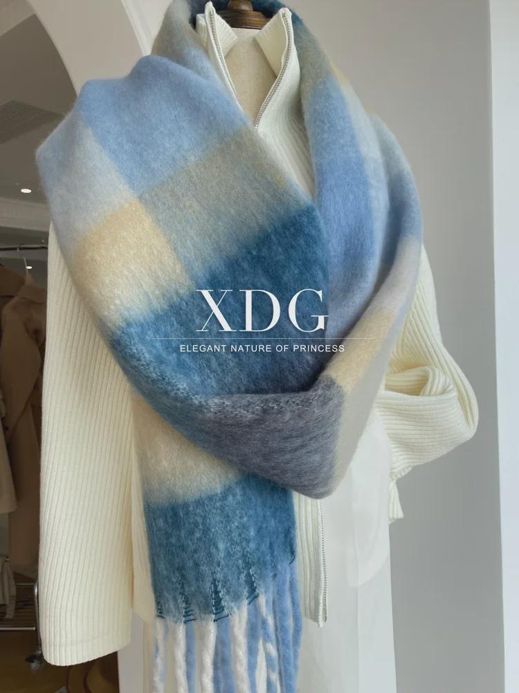 Elegant Gradient Plaid Velvet Shawl: Perfect for Autumn and Winter Travels