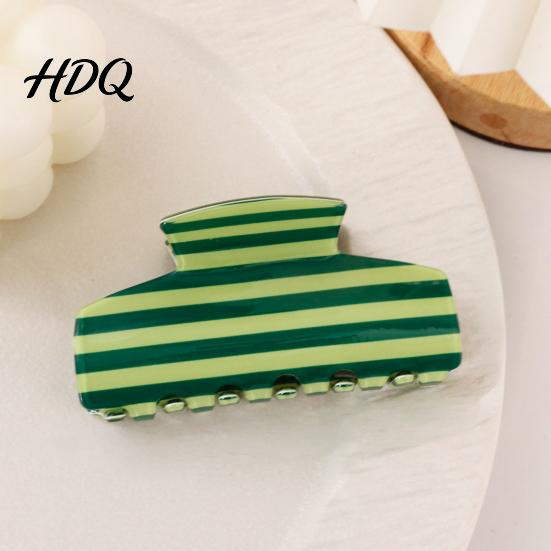 Vintage Style Hair Claw for Women Strong Grip Non-Slip Teeth Clip Striped