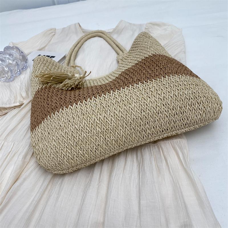 Woven Straw Tote Bag for Women Summer Beach Handbag with Tassel Decor Fashion Casual Carryall