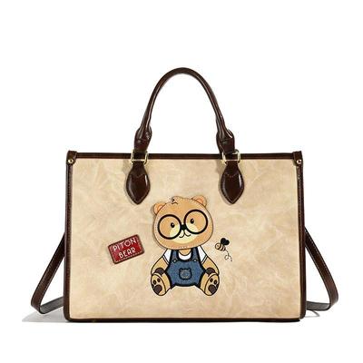 Simpatica borsa a tracolla a forma di orsetto dei cartoni animati, un must di moda carino.