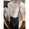 American Retro Long Sleeve Cropped T-shirt – Square Shoulder, Versatile Solid Color, Round Neck Slim Fit Base Layer for Women in Autumn.