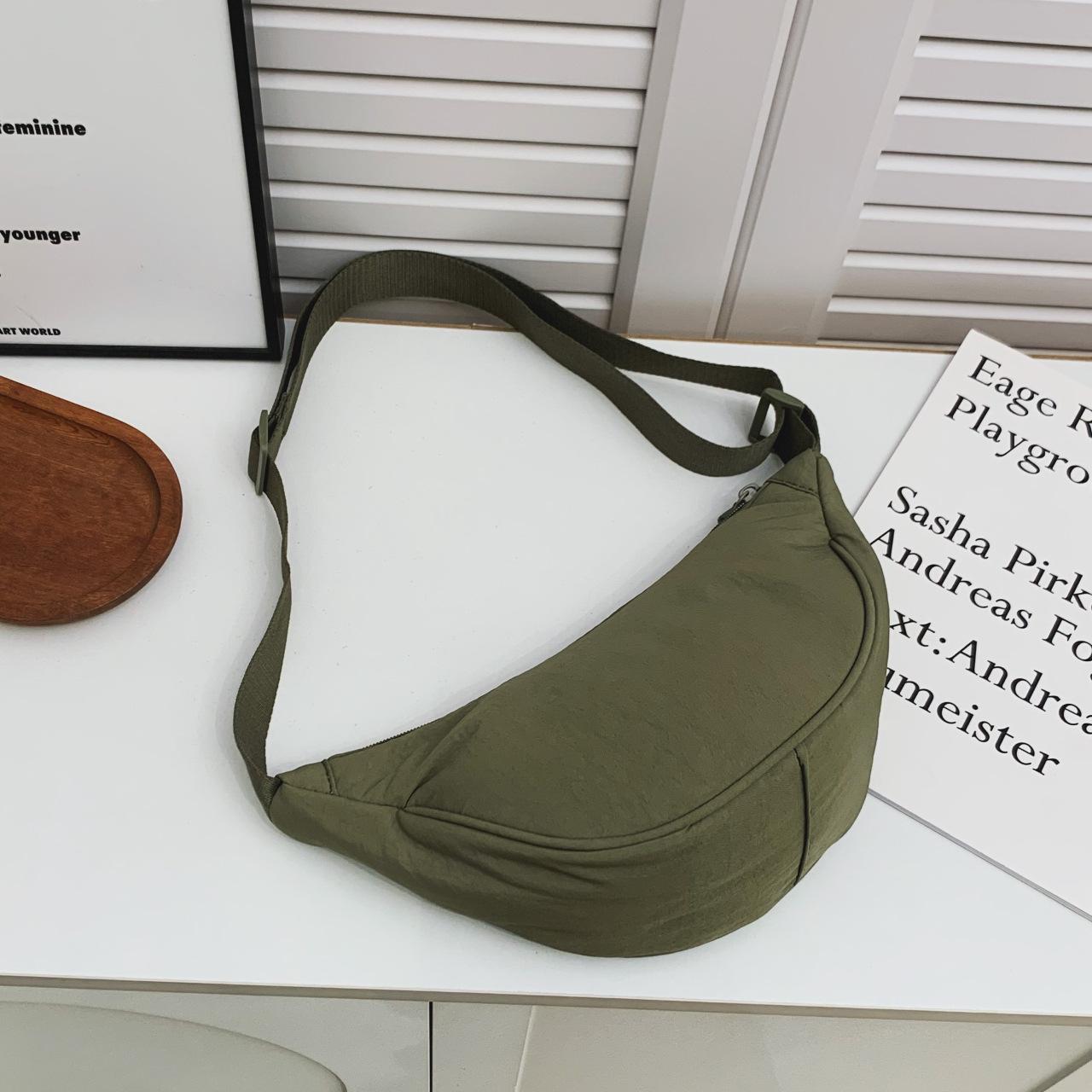 

Leisure sports style canvas bag women s new niche design dumpling bag simple and versatile messenger bag One Size темно-зеленого