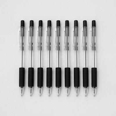 Daiso עט כדורי שחור עם קליפס (0.7 מ"מ, חבילה של 8)