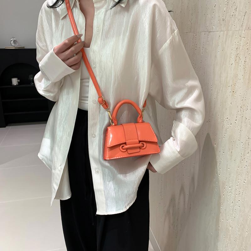Women's Foreign Style Texture Solid Color Handbag 2024 Spring New Messenger This Year Popular Korean Version of Shoulder Small Square Bag