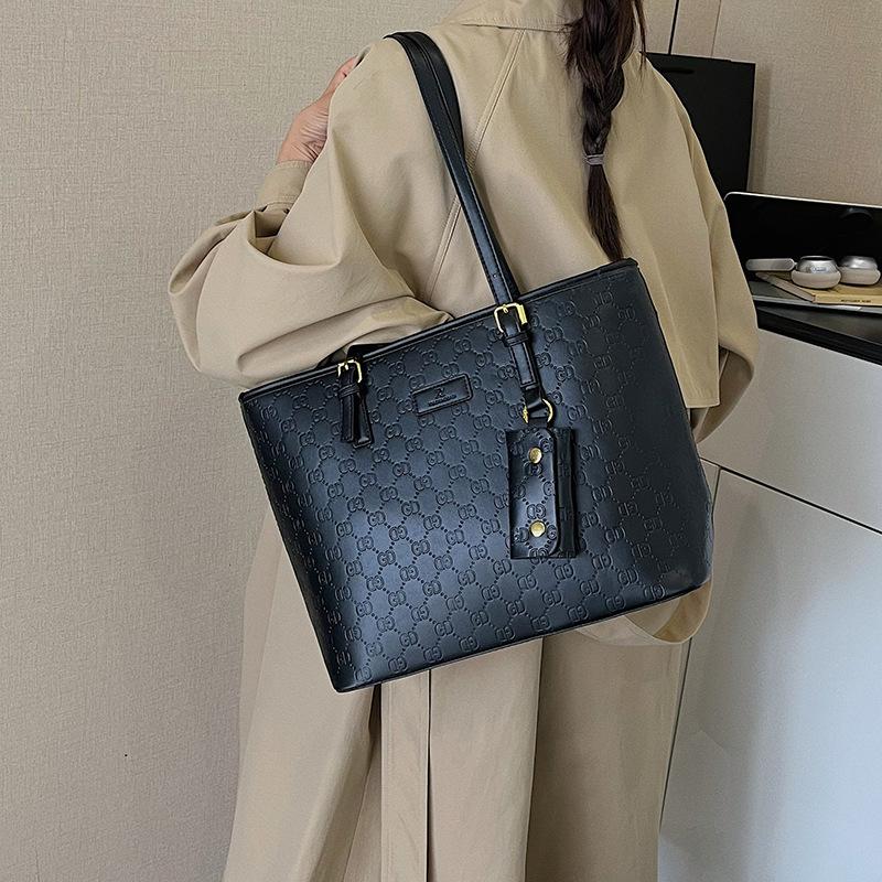 Commuter Bag Going Out Large-capacity Shoulder Bag Women's 2026 New Model, Light Luxury High-end Tote Bag Underarm Bag
