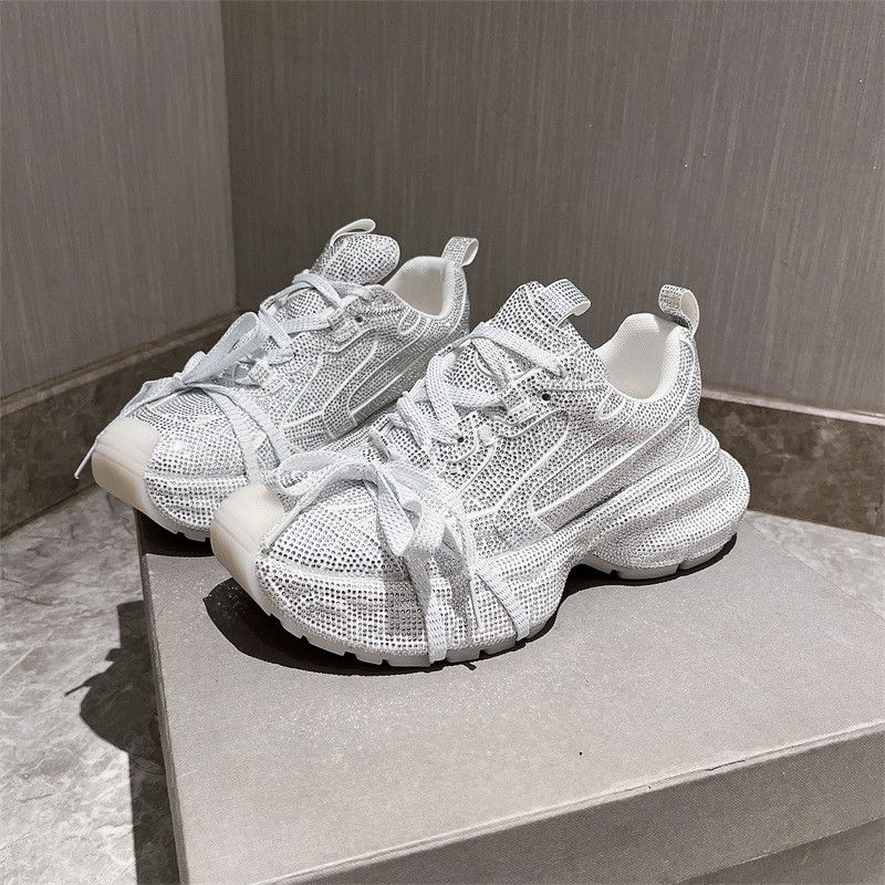 2025 Damen Ins Super Fire Strass Voll Diamant Riemen Lässige Burgunder Nische Design Hübsche Plateau-Sneakers Papa-Schuhe