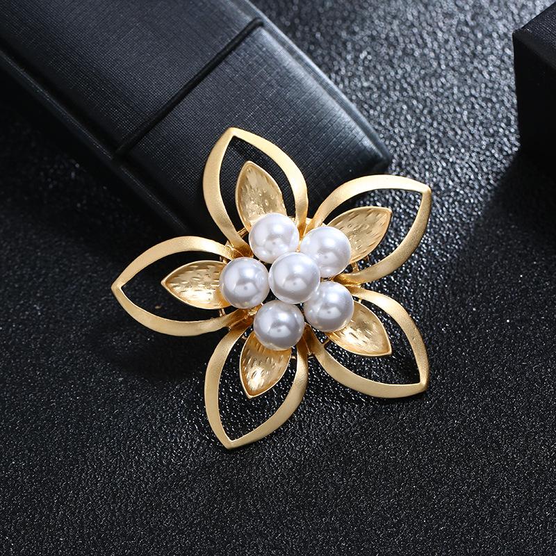 Luxury temperament dumb gold brooch female morrow plant pearl flower pin suit simple brooch with jewelry