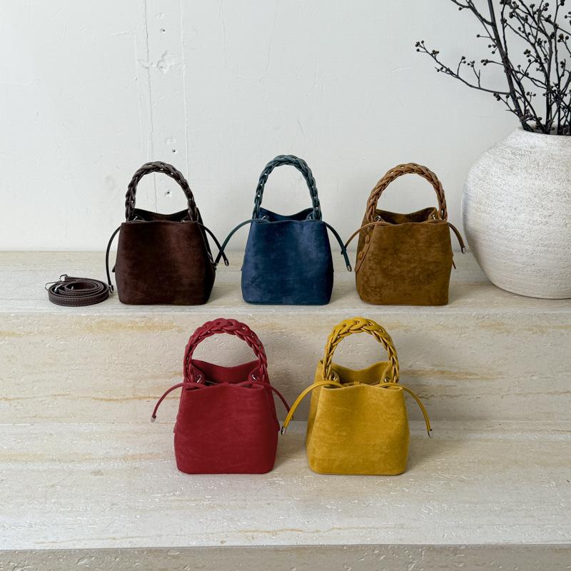 Go Out Handbag Women 2025 New Retro Suede Shoulder Bag Niche Commuter Versatile Messenger Bucket Bag