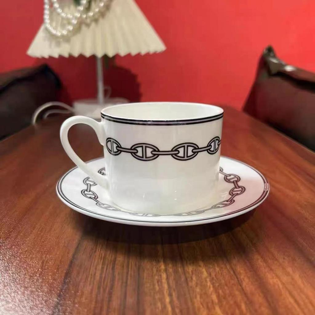 European Gold Carriage Woven Pattern Bone China Tea Cup & Saucer - High-End Exquisite Afternoon Set.