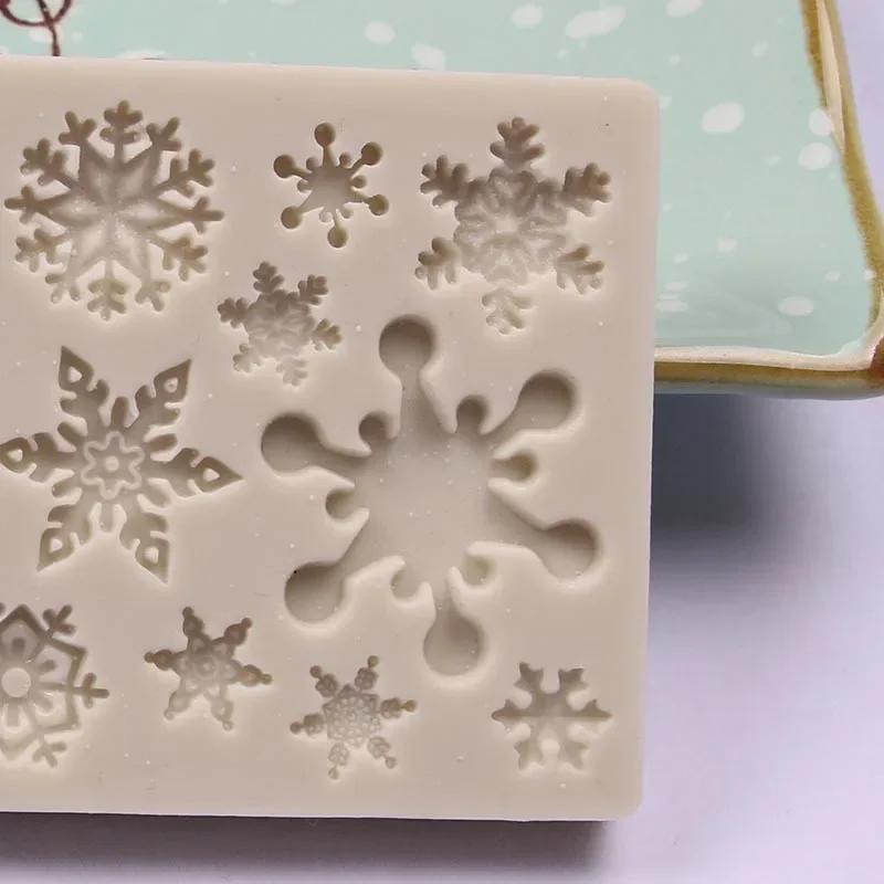 Christmas Snowflake Pattern Silicone Mold Baking Non-stick Heat-resistant Kitchen Cupcake Decoration Tool Chocolate Cake Mold