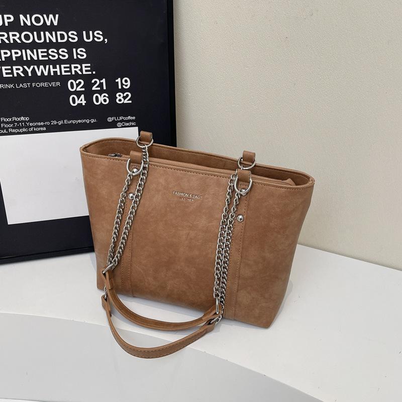 Large Capacity Bag Women's Spring and Summer 2025 New Versatile Fashion Chain Shoulder Bag Leisure Work Commuter Tote Bag