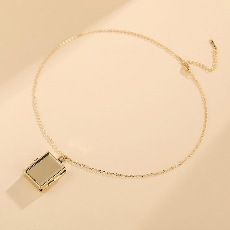 Multipurpose Square Choker Adjustable Chain Necklace with Sturdy Brass Pendant Fashion Accessory for Trendy Women