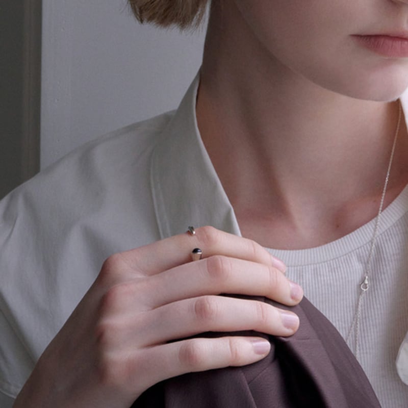Ovbeige [VEI] 925silver PETAL GEM OPEN RING_ONYX