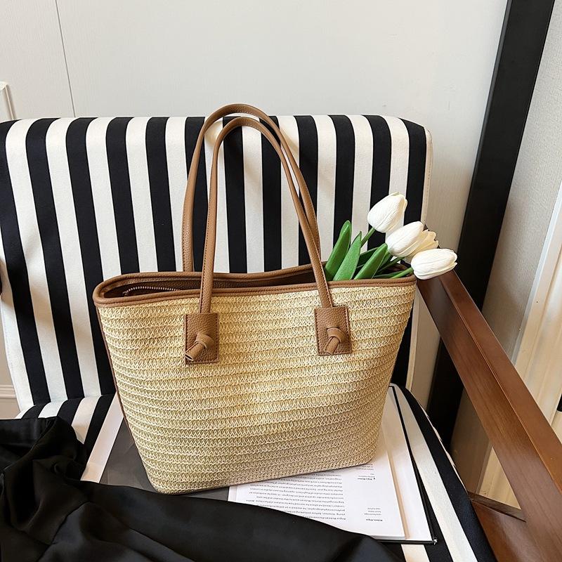Large capacity straw woven bag women's new fashion versatile shoulder bag beach portable woven tote bag