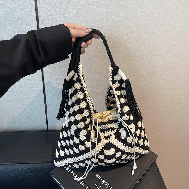 Large capacity woven bag women's 2025 new summer seaside vacation straw bag versatile commuter shoulder tote bag