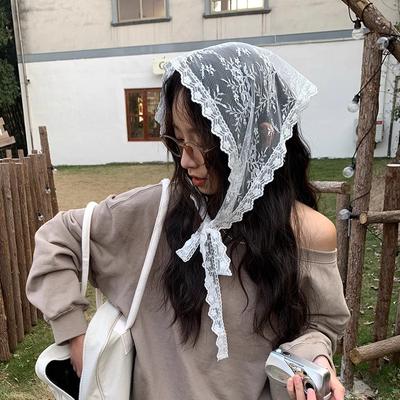 AWAYTR Foulard a Triangolo Floreale Intrecciato Bianco Estivo per Capelli Wraps Donna Retrò Fascia per Capelli da Viaggio Accessori per Capelli