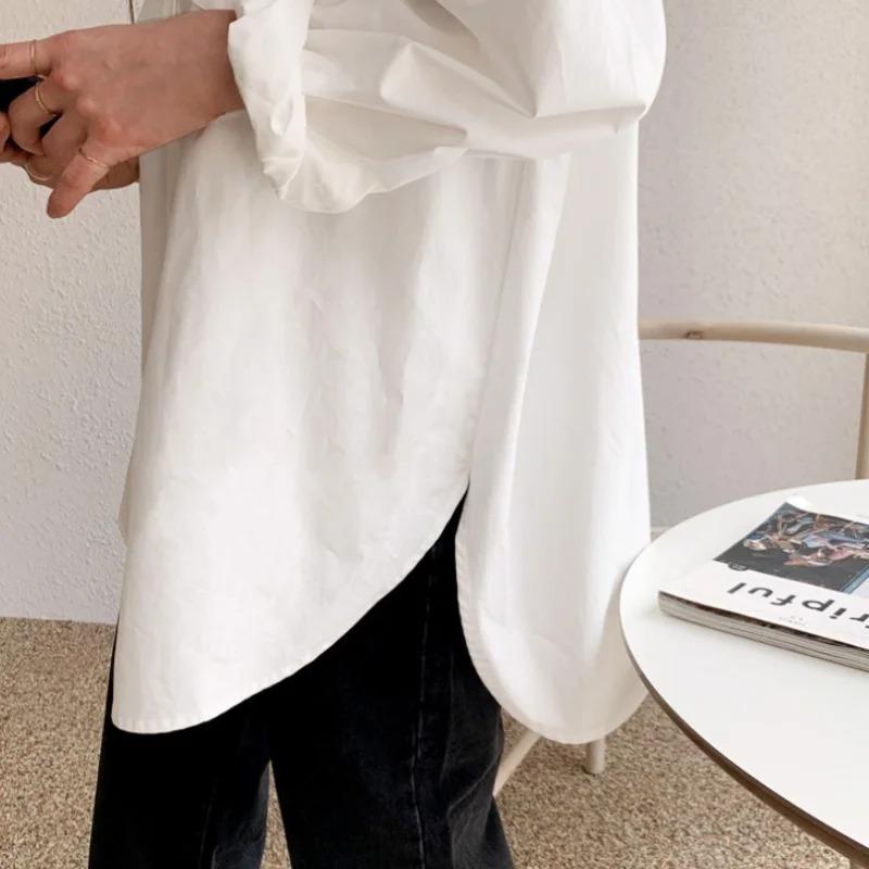 Weißes Langarmshirt für Damen, lockeres Oberteil mit der koreanischen Version des Designgefühls einer Minderheit