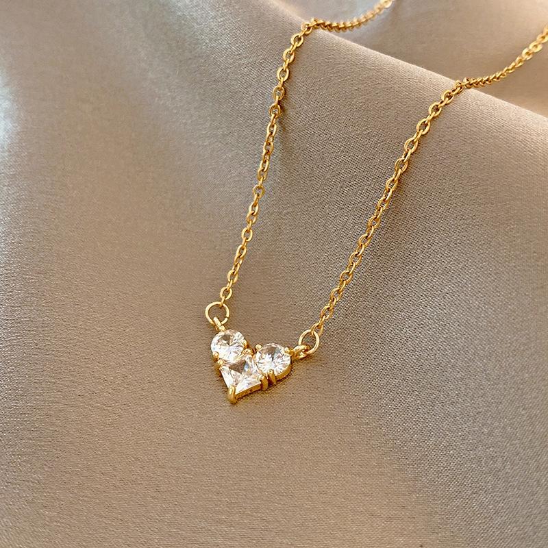Women Fashion Luxury Zircon Inlaid Heart Pendant Clavicle Chain Necklace