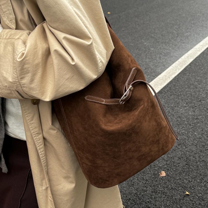Nischen-Retro-Freizeit-Einfache Tasche Damen Herbst Neu Große Kapazität Hochwertig Modisch Tragbare Eimer-Tasche