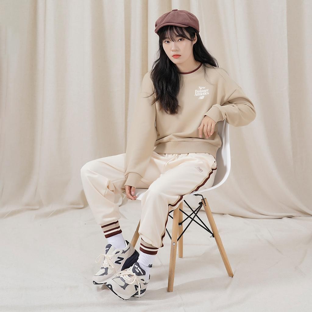 (WMNS) New Balance Athletics 70s Crewneck Sweatshirt Asia Sizing 'Beige White' Women's AWT23552-INC