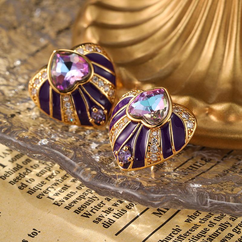 SUYU Vintage Mid-ancient Earrings Palace Style Drip Glazed Love Heart Stud Earrings Elegant Light Luxury  Personalized Earrings