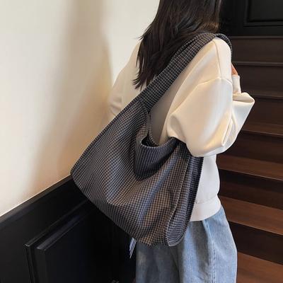 Casual Large-capacity Tote Bag Women's New Fashion Plaid Bag Niche Versatile Shoulder Armpit Bag