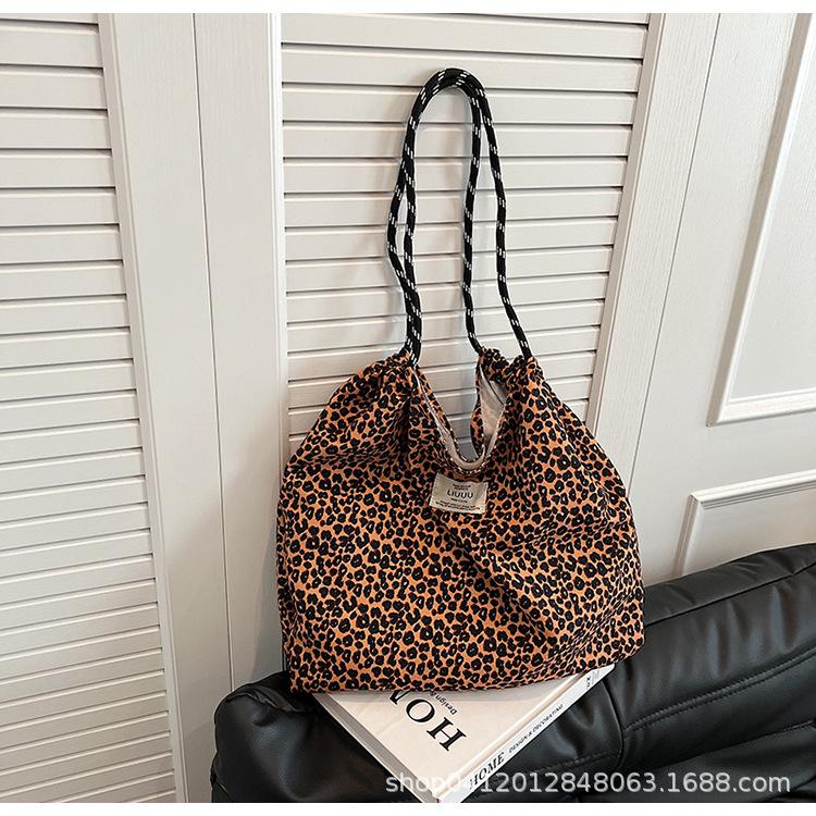 

Casual large-capacity canvas bag women s 2025 new fashion explosion tote bag student class commuting shoulder bag