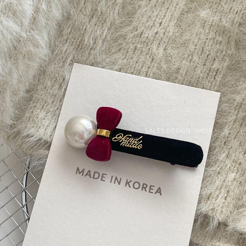 

Korean Autumn/Winter Flocked Bow Pearl Hair Clip: Elegant & Versatile Fashion Accessory