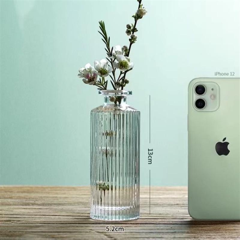 

Простая стеклянная ваза для свежих или сухих цветов — идеально подходит для декора гостиной или офиса. Standard