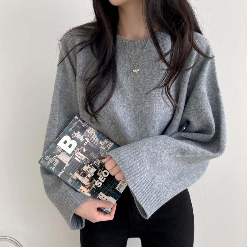 Korean Chic Long-Sleeve Knit Sweater: Women's Petite, Loose, Round Neck, Solid Color, Early Spring Style.