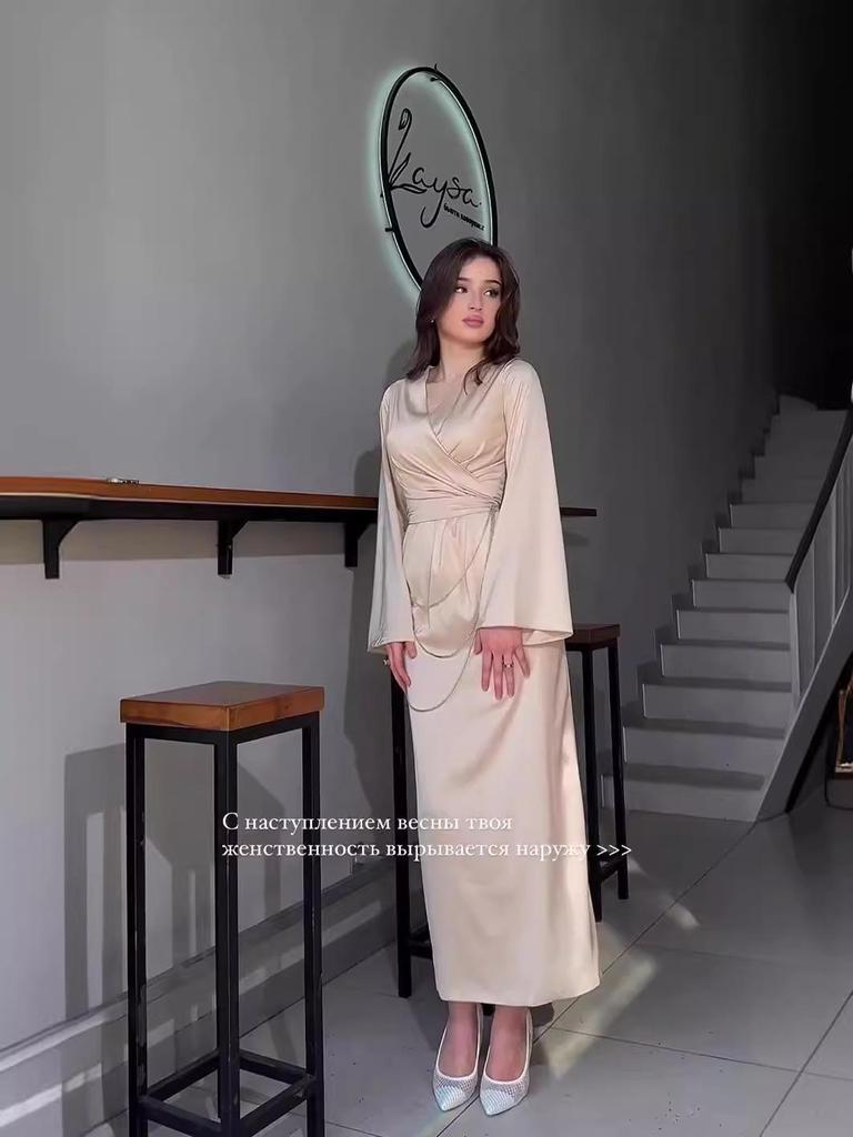 2024 Elegant Solid Color Pleated Waist-Hugging Long-Sleeve Dress