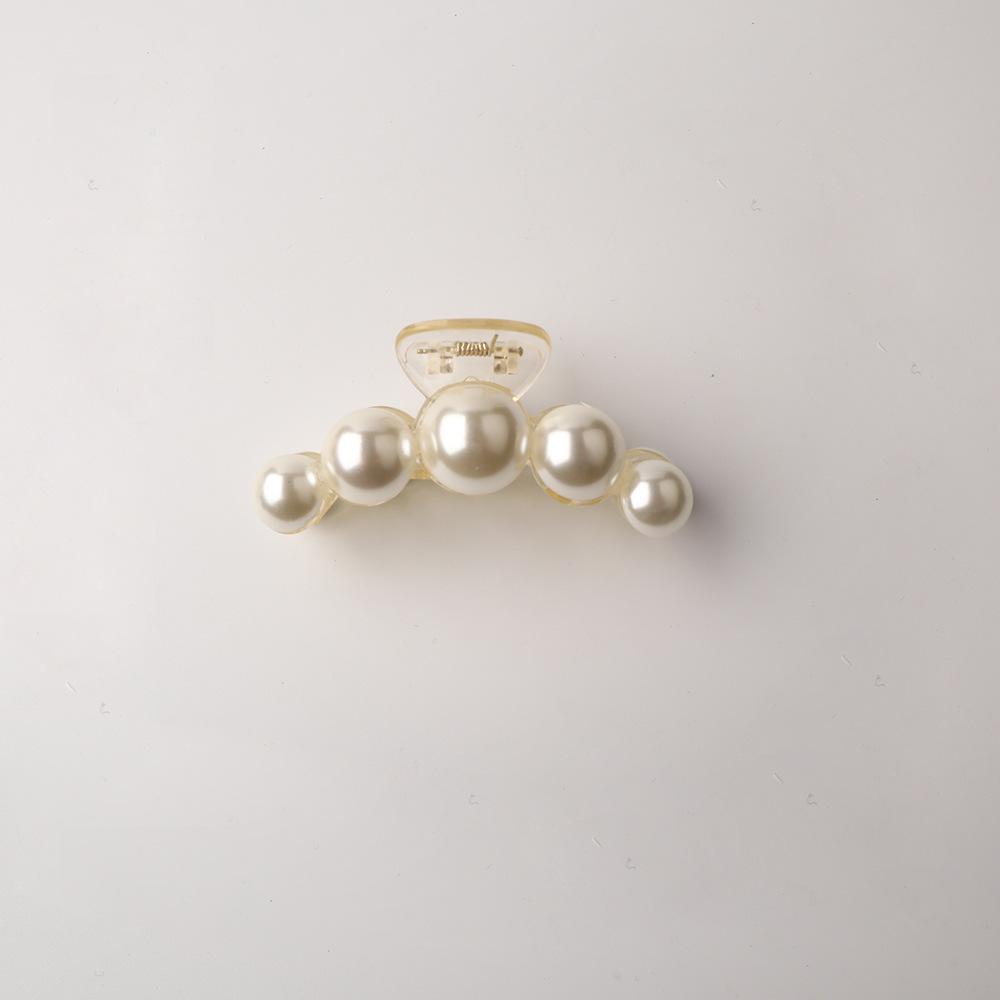 Elegant French Pearl Shark Hair Clip – Gentle Autumn & Winter Hair Accessory