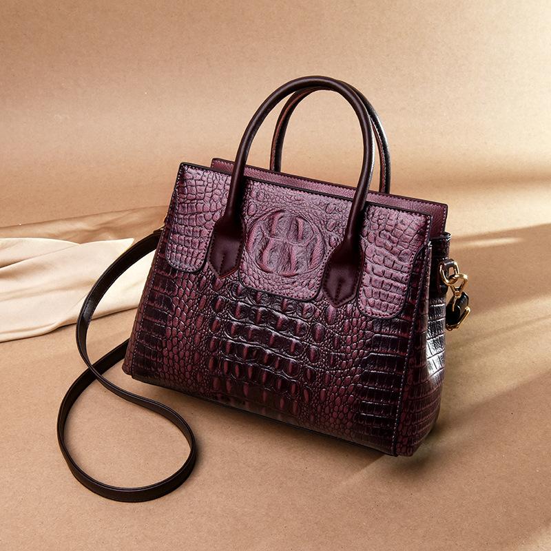 2025 New Fashion High-end Crocodile Leather Women Handbag Large-capacity Waterproof Lightweight Messenger Bag Temperament Commuter Shoulder Bag