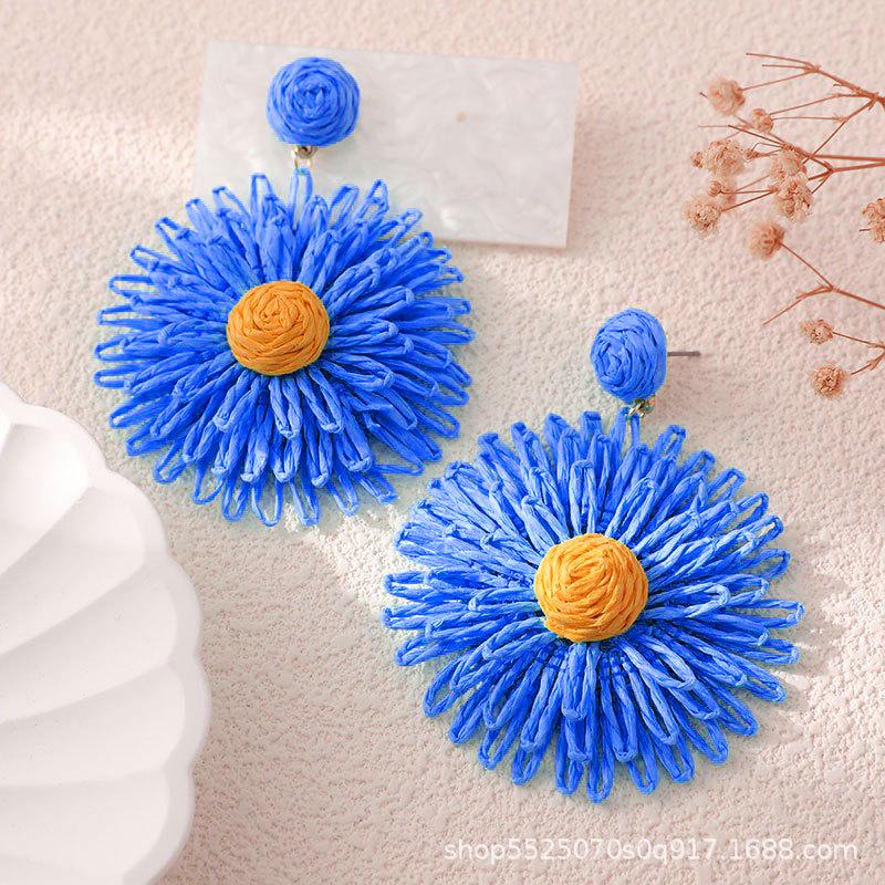 High-End Hand-Woven Raffia Sunflower Earrings for Stylish Travel and Holiday Photography