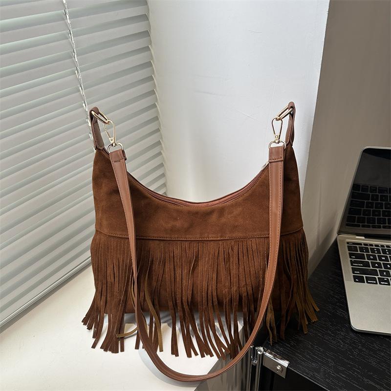 

Новая однотонная повседневная сумка-мессенджер женская ретро модная сумка на плечо с бахромой нишевая большая вместимость сумка подмышку женская коричневый