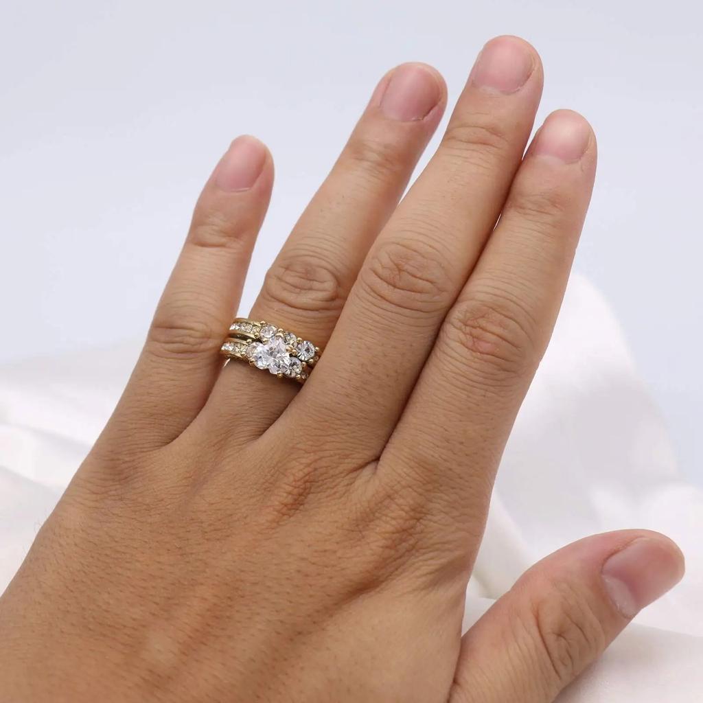 Fashion Couple Rings Luxury Gold Color Women Heart Zircon Wedding Rings Set Men Titanium Steel Ring Wedding Band Jewelry Gifts